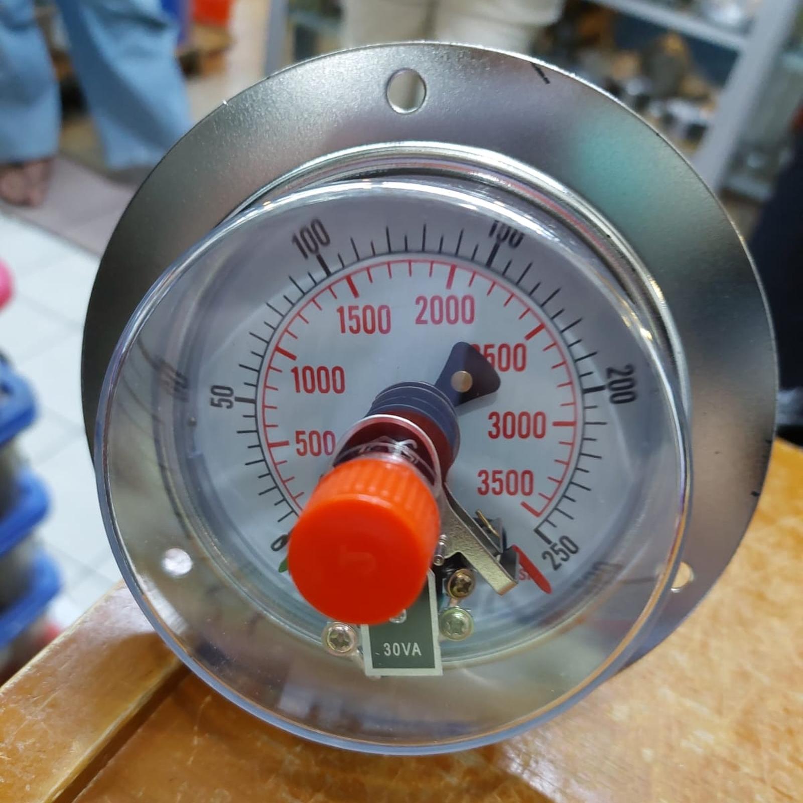 images/catalog/product/accessories/pressure-gauge-pressure-gauge-with-electric-contact-switch-250kg.jpg